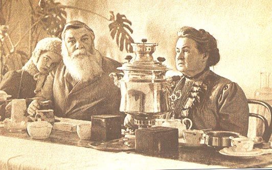 И.Я. Яковлев в кругу семьи.jpg